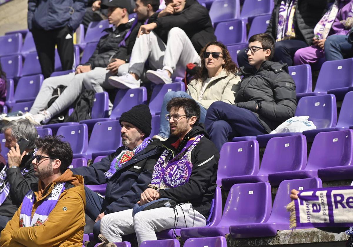 Búscate en la grada del estadio José Zorrilla (1/4)