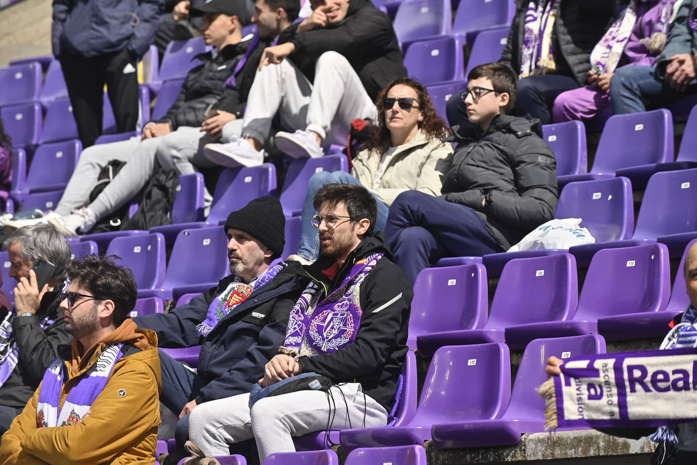 Búscate en la grada del estadio José Zorrilla (1/4)