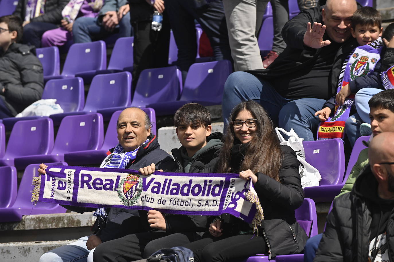 Búscate en la grada del estadio José Zorrilla (1/4)