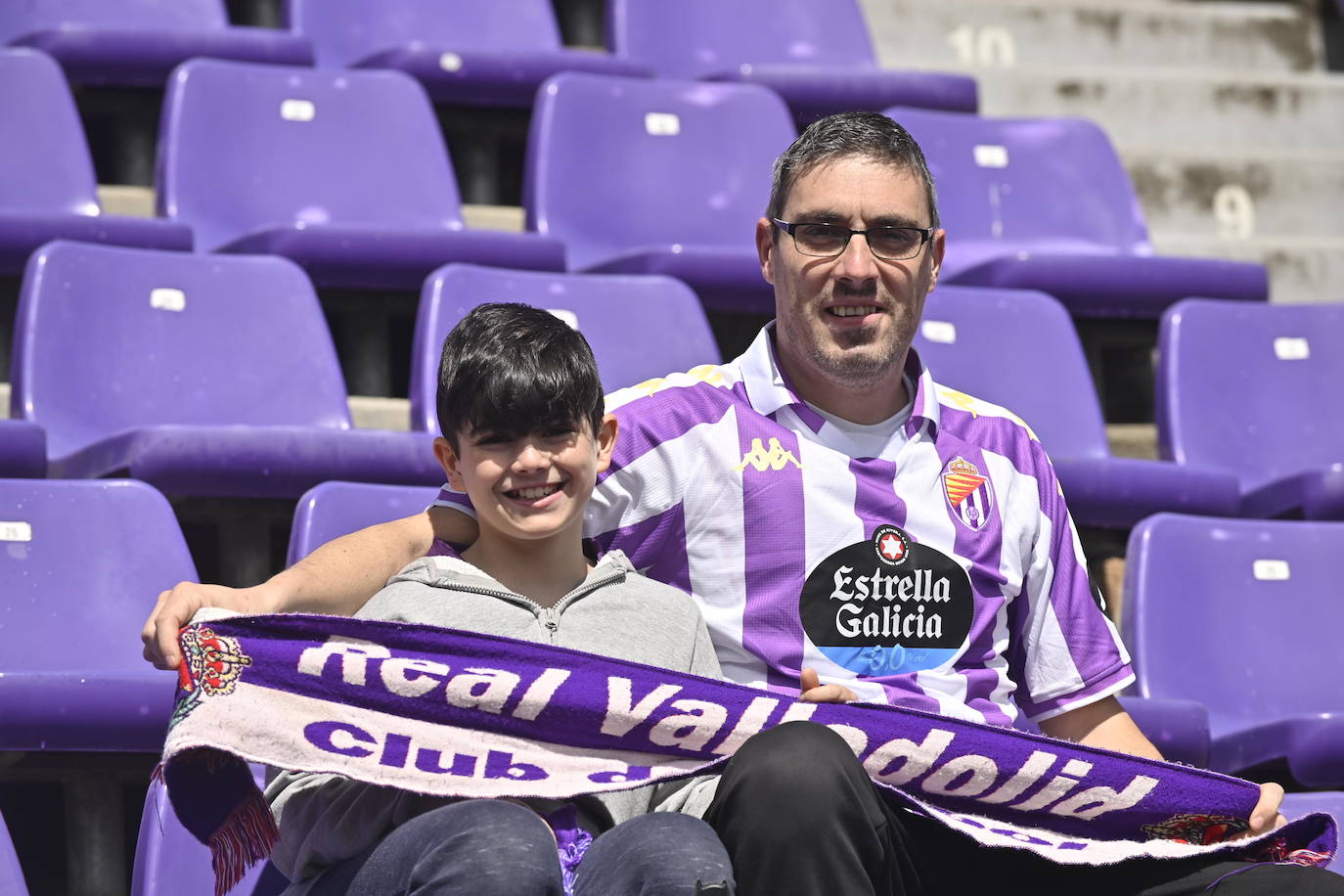 Búscate en la grada del estadio José Zorrilla (1/4)