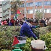 Plantan un olivo en Valladolid como muestra de apoyo al pueblo palestino