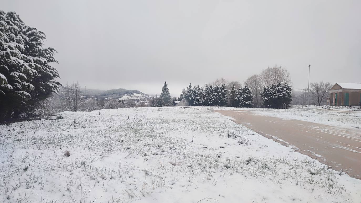 La nieve deja estampas invernales en la Montaña Palentina