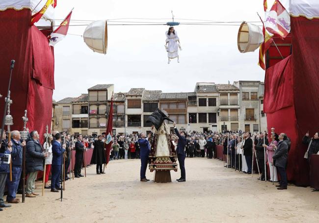 Bajada del Ángel en la plaza del Coso