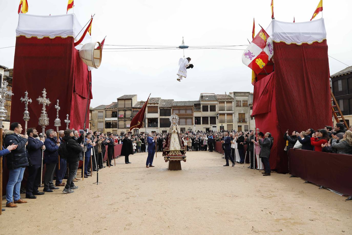 Las imágenes de la Bajada del Ángel en Peñafiel