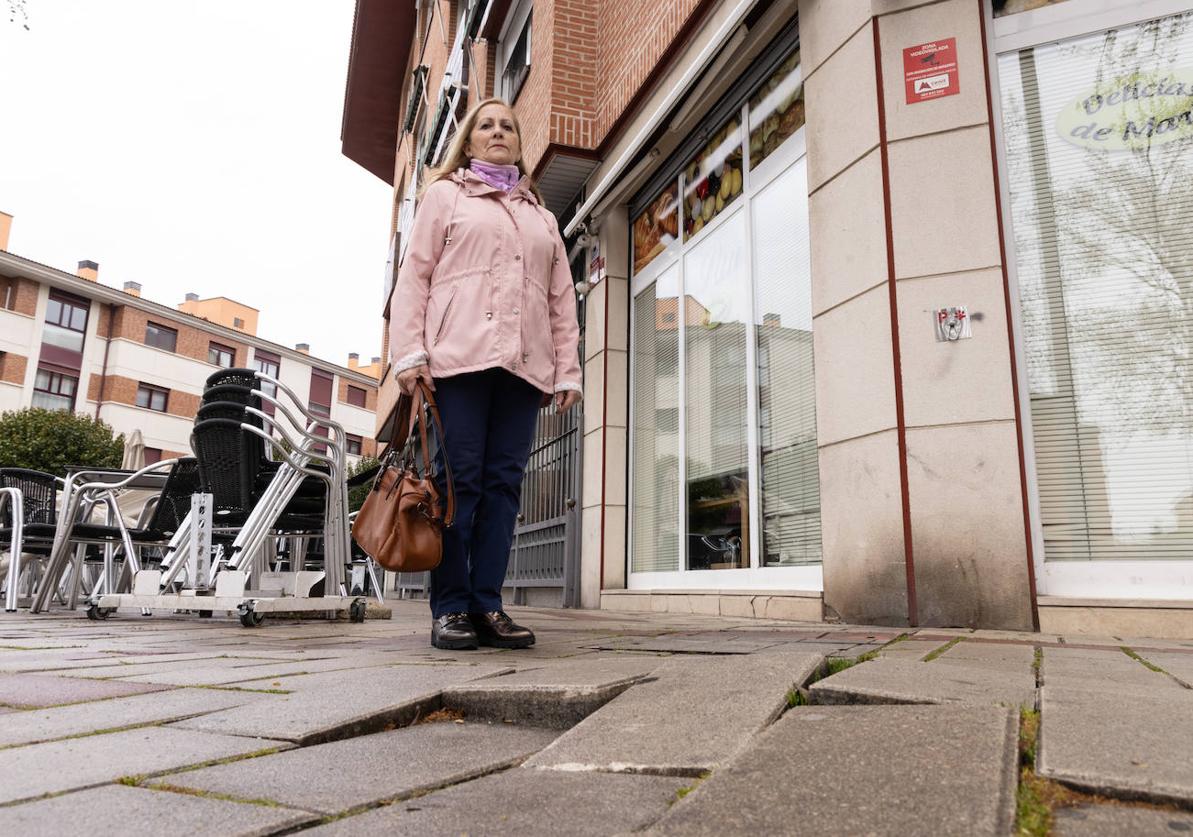 Denuncia al Ayuntamiento de Valladolid tras caerse en la calle: «Me rompí la muñeca»