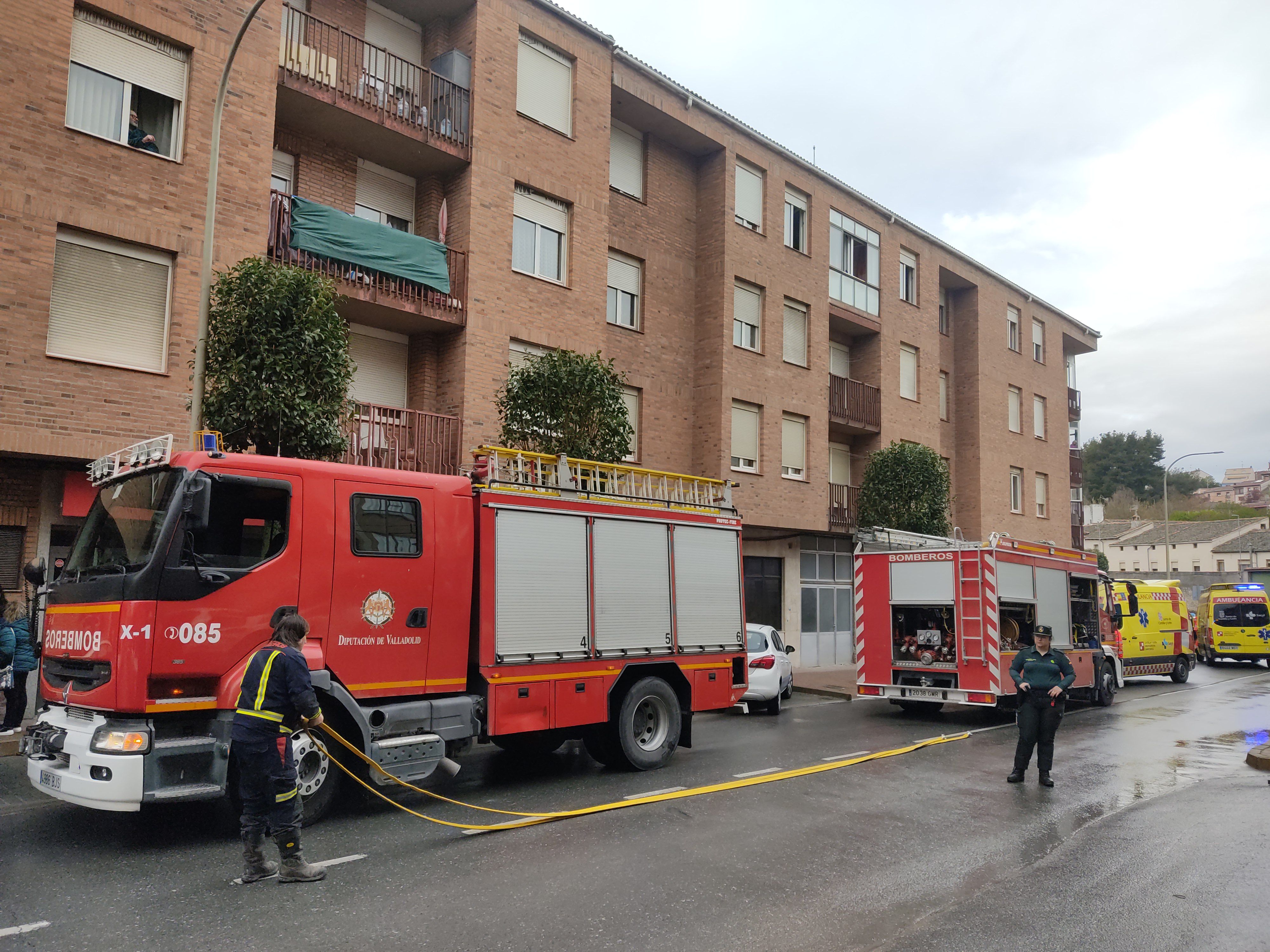 Bomberos y serivicios de emergencia, en el centro de Cuéllar.