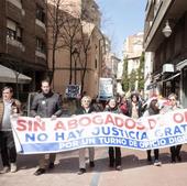 Los abogados de oficio, en huelga desde hace cinco meses por la precariedad laboral del turno