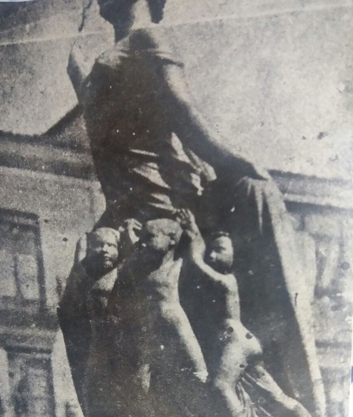 Imagen secundaria 2 - Dos momentos de la inauguración del monumento a Leopoldo Cano en la Plaza de la Libertad en abril de 1935 y detalle de la escultura de Emiliano Barral.