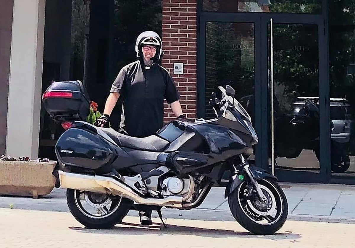 Juan Molina, cura motero y organizador del evento