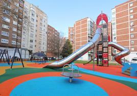 Nueva zona de juegos infantiles en el parque de las Avenidas.