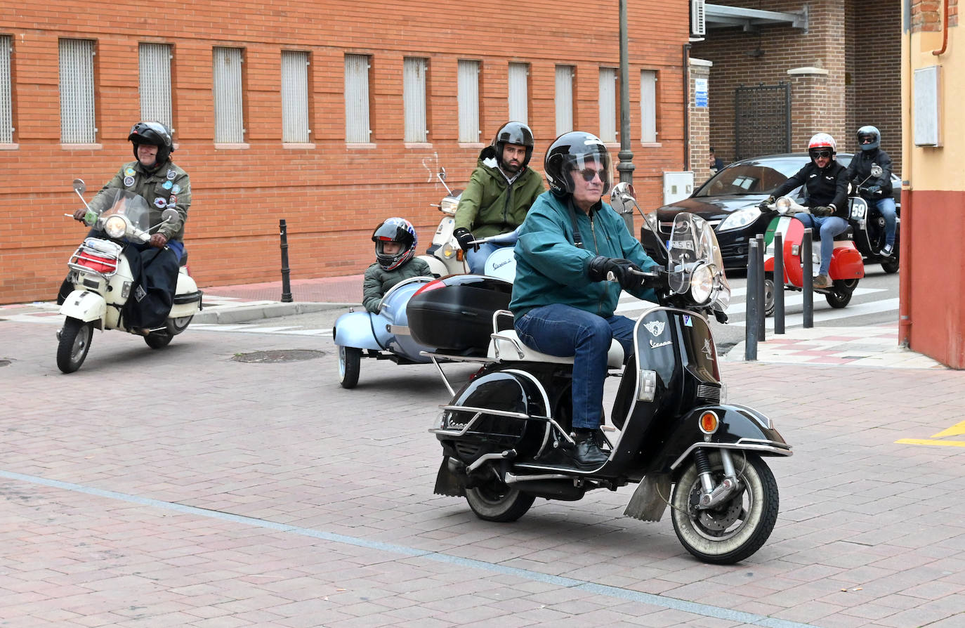 La concentración de Vespas y Lambrettas de Santovenia, en imágenes