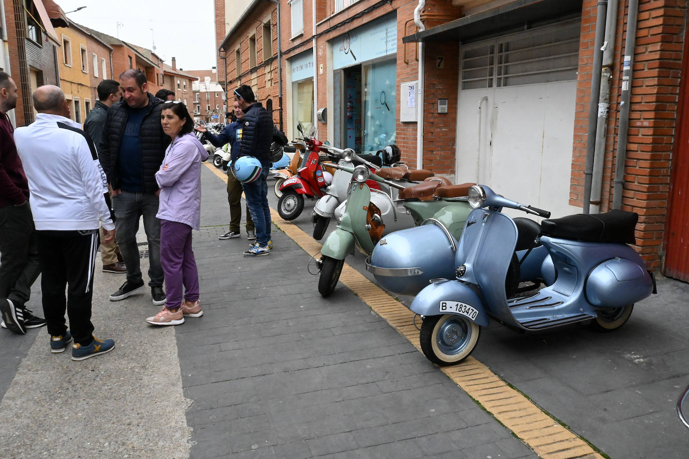 La concentración de Vespas y Lambrettas de Santovenia, en imágenes