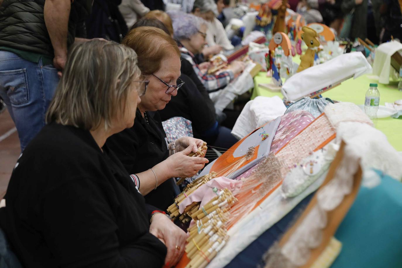 El Encuentro de Encajeras de Cogeces del Monte, en imágenes