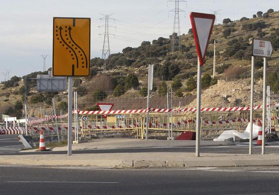 Inicio de las obras en la N-603 para levantar una pasarela en Los Ángeles de San Rafael.