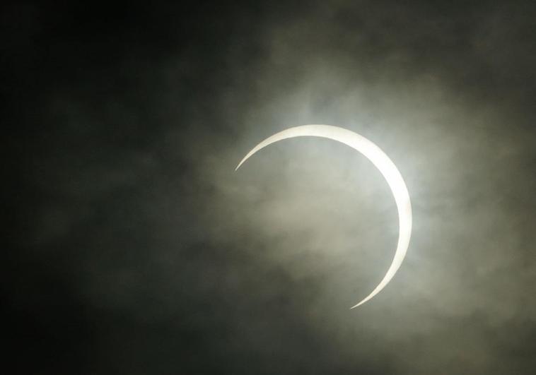 Un eclipse anular de sol visto desde Filipinas.