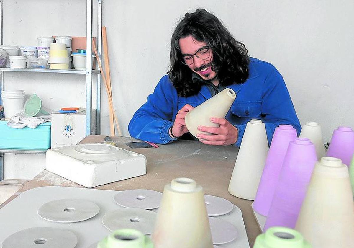 Sergio Rodríguez en un taller.