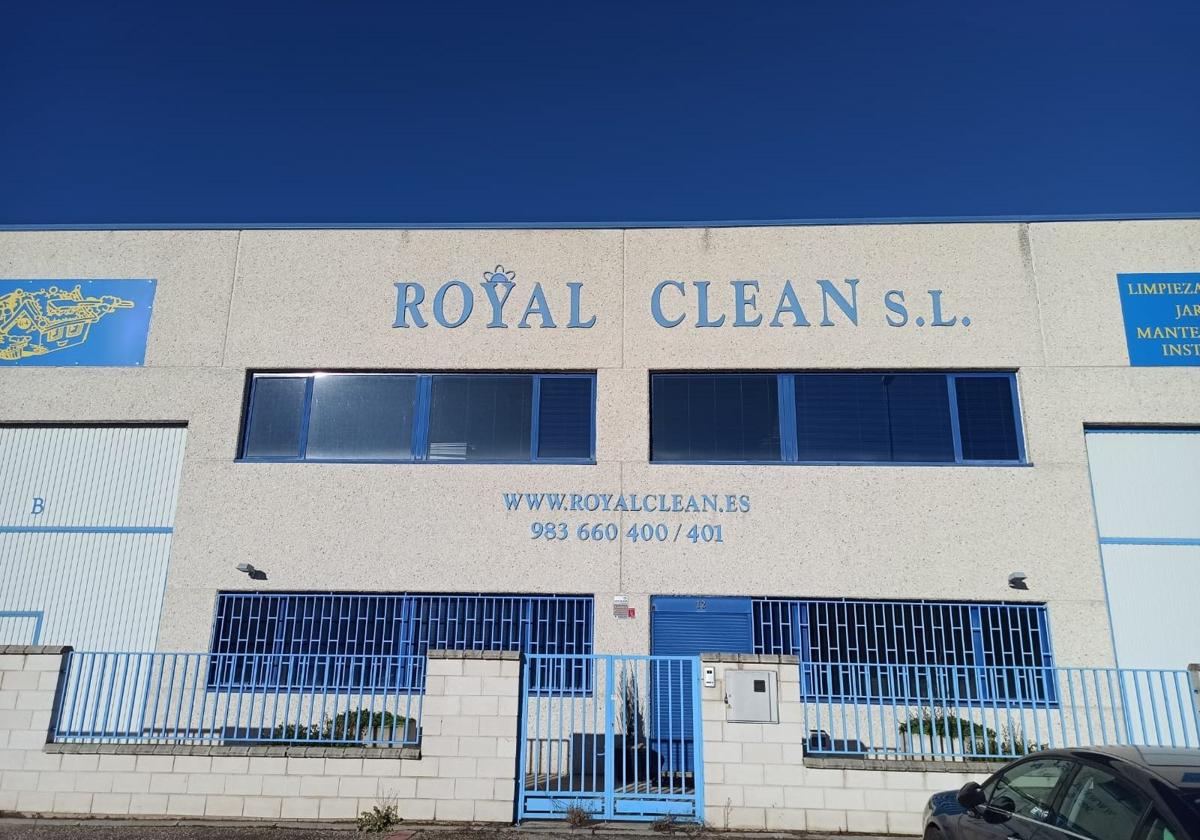 Fachada de la empresa Royal Clean de Valladolid, que subasta sus bienes.