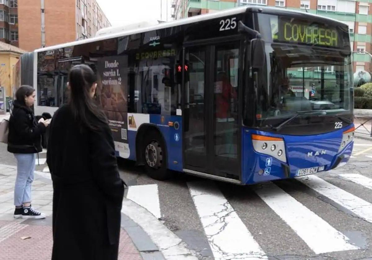 Imagen de archivo de un autobús urbano de Valladolid.