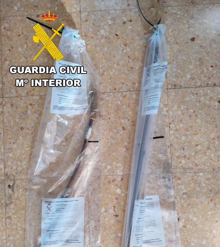 Bastones intervenidos por la Guardia Civil.