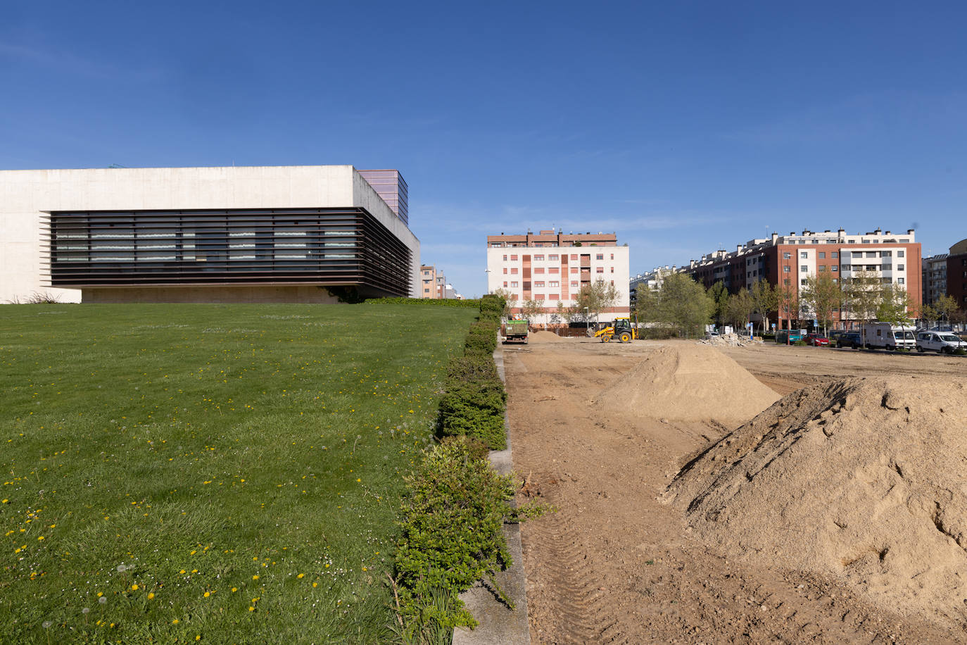 La obra en la parcela aledaña a la sede de las Cortes, en imágenes