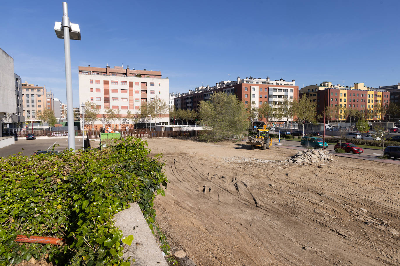 La obra en la parcela aledaña a la sede de las Cortes, en imágenes