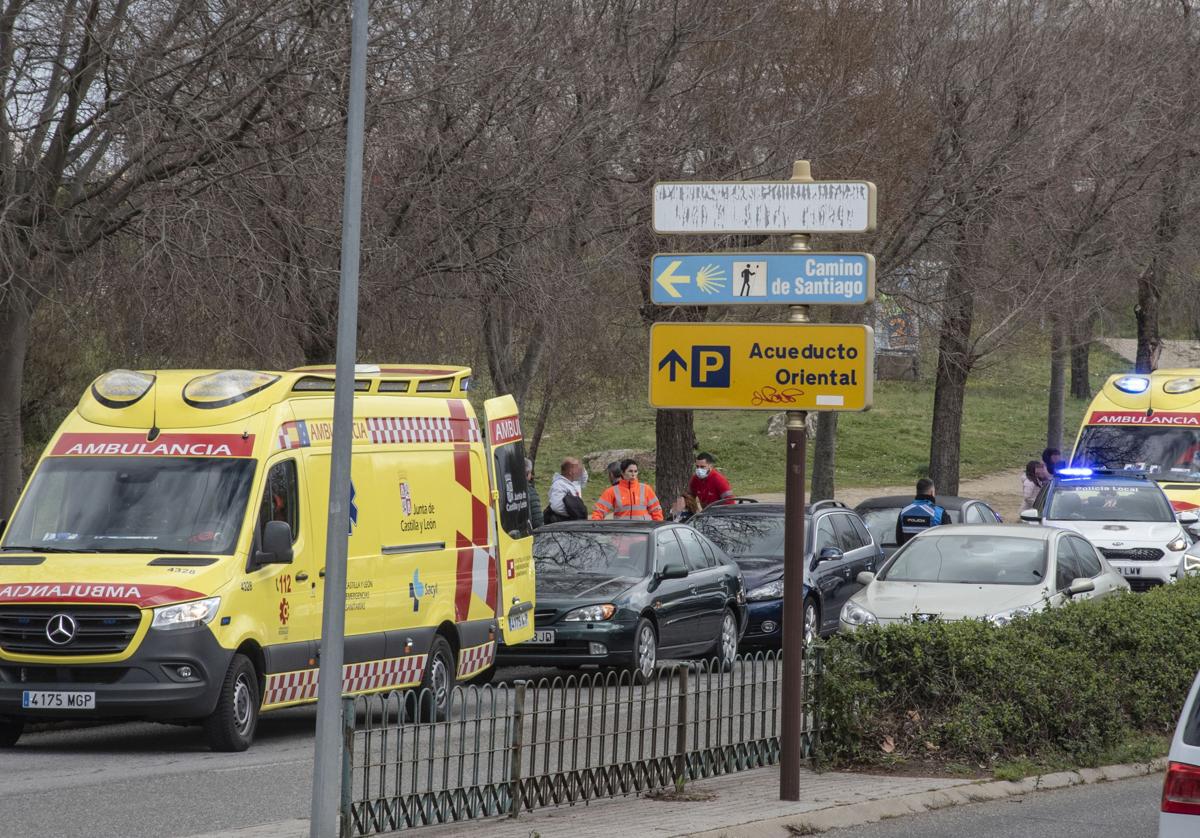 Ambulancia y Policía Local movilizados por un aviso por un accidente de tráfico en Segovia.