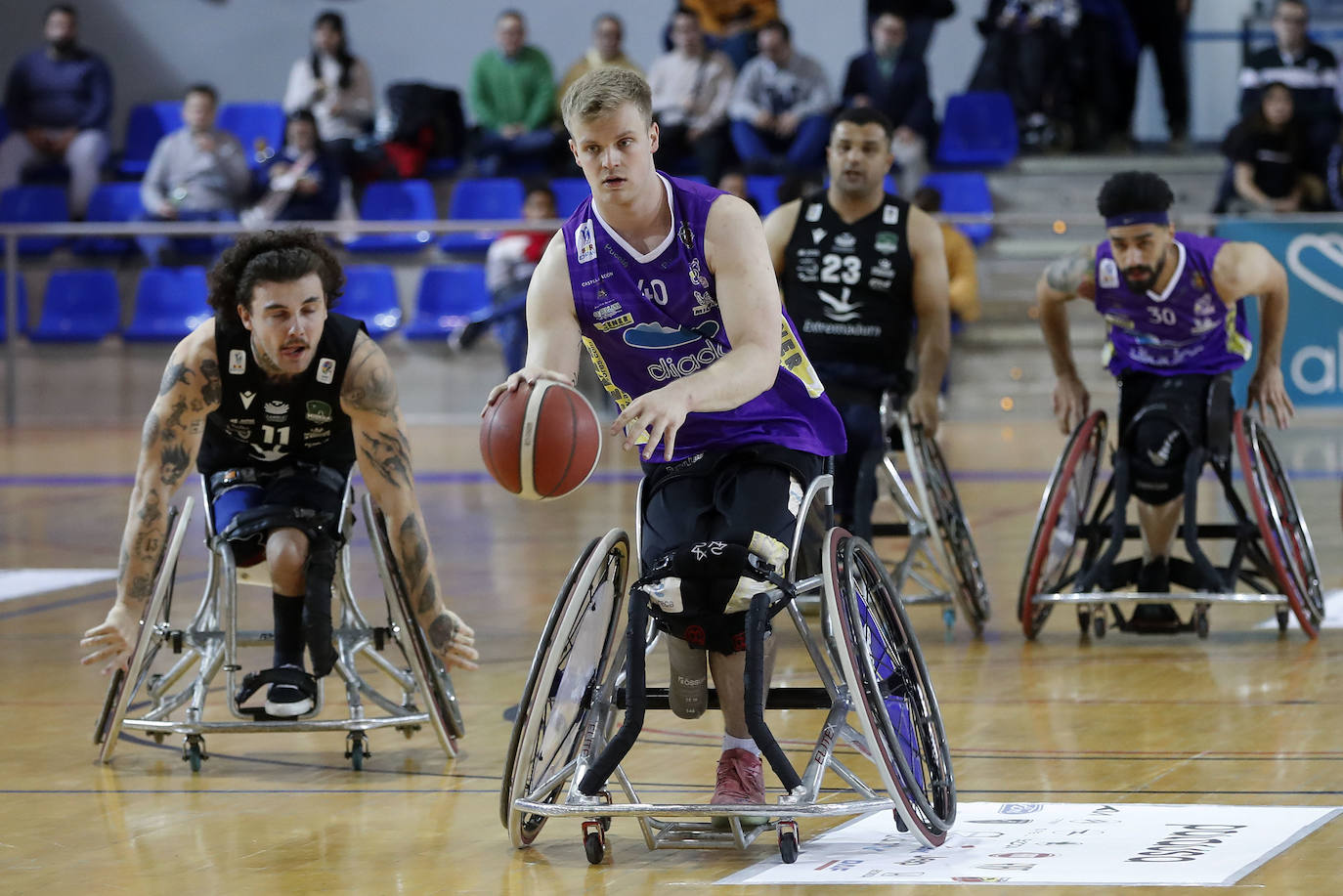 Jelmer Van Brunschot después de irse de los jugadores del Mideba Extremadura.