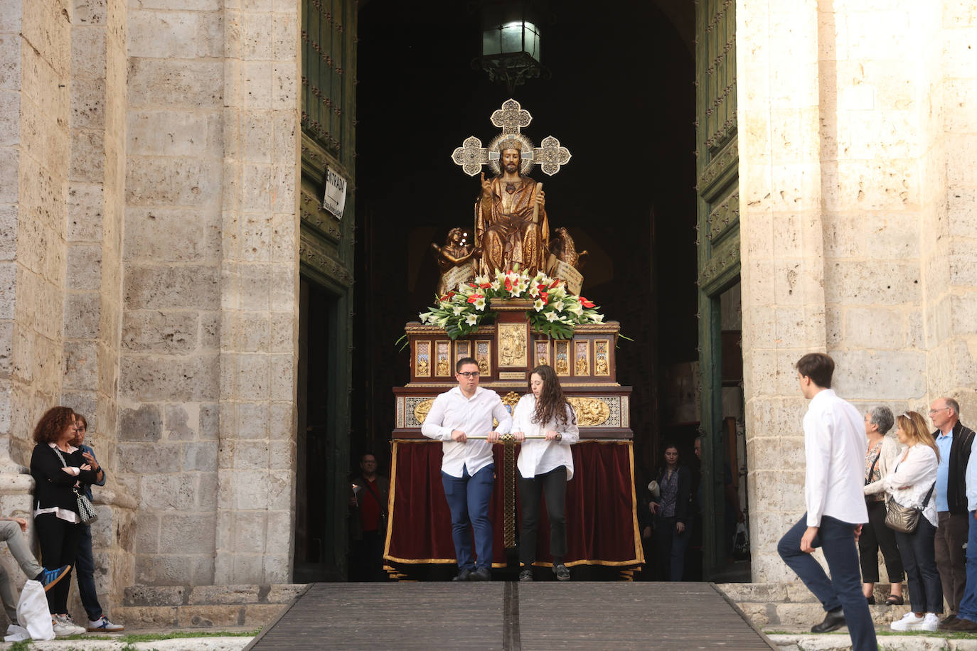 Las imágenes de la procesión de los jóvenes en el jubileo diocesano