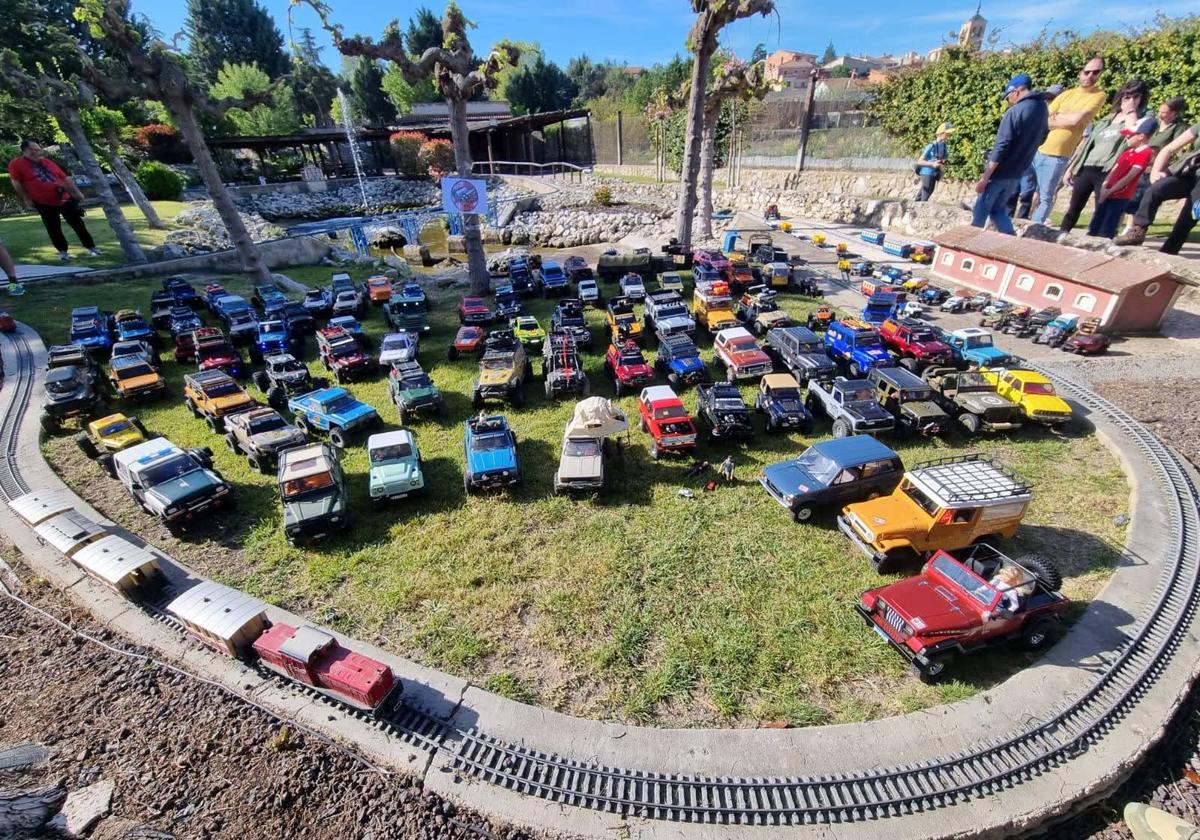 Coches todoterreno teledirigidos participantes en el Fest RC Crawler Olmedo.