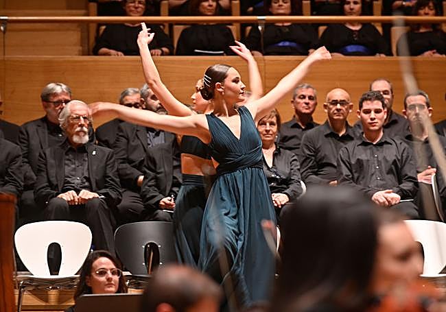 Bailarinas durante el concierto.