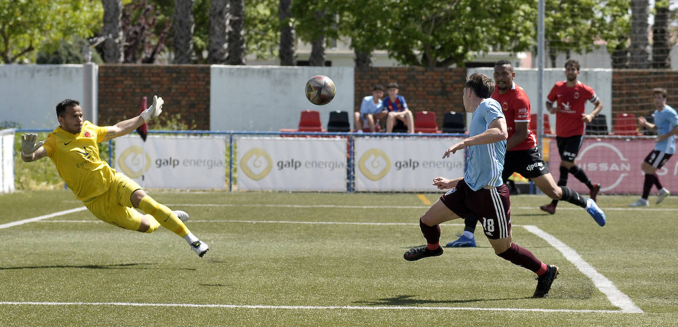 Plomer supera a Álex para hacer el 0-2.