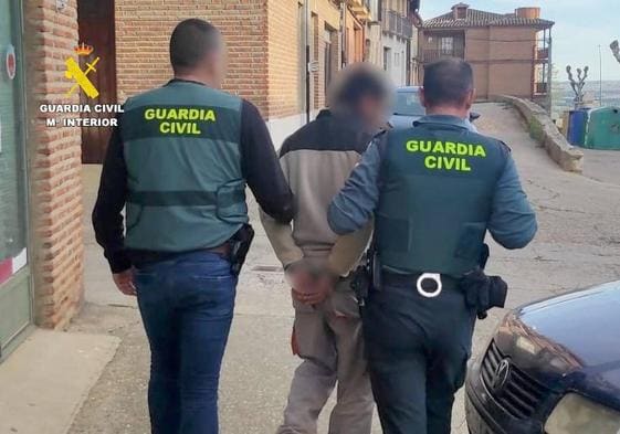 La Guardia Civil detiene a un hombre por una presunta agresión sexual.
