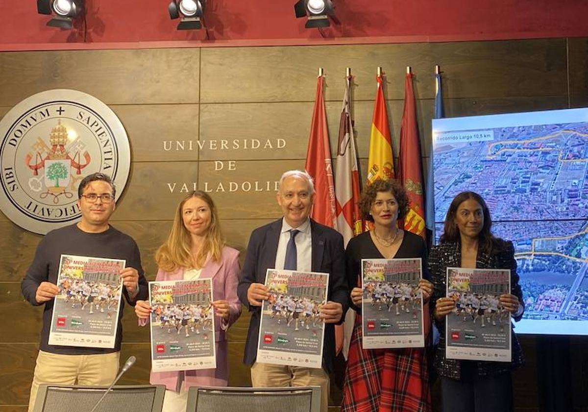 Antonio Blázquez, Rebeca Bezos, Antonio Largo, Mayte Martínez, y Rebeca San José en la presentación.