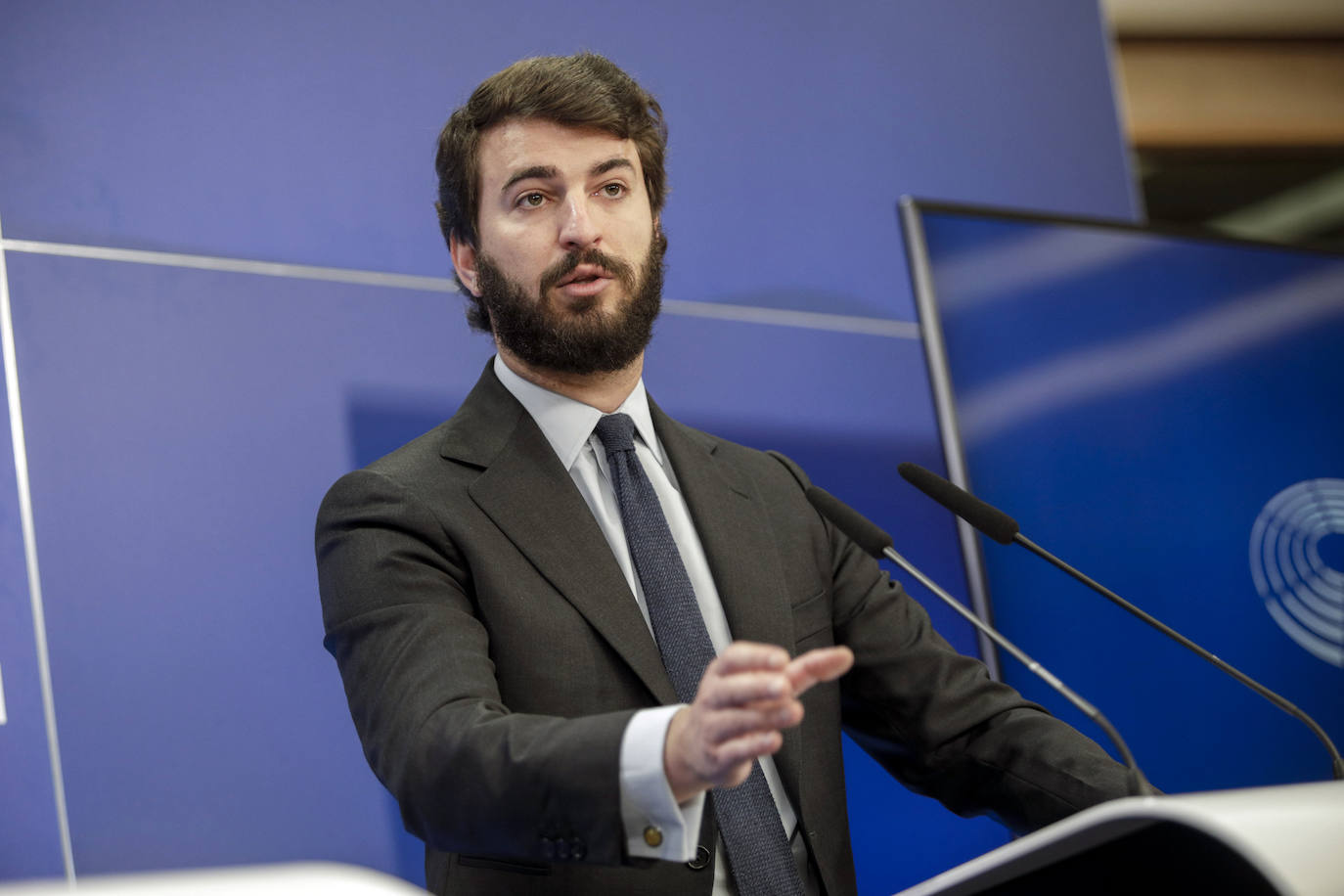 Gallardo exige flexibilizar la protección del lobo en la UE ante el Comité de las Regiones