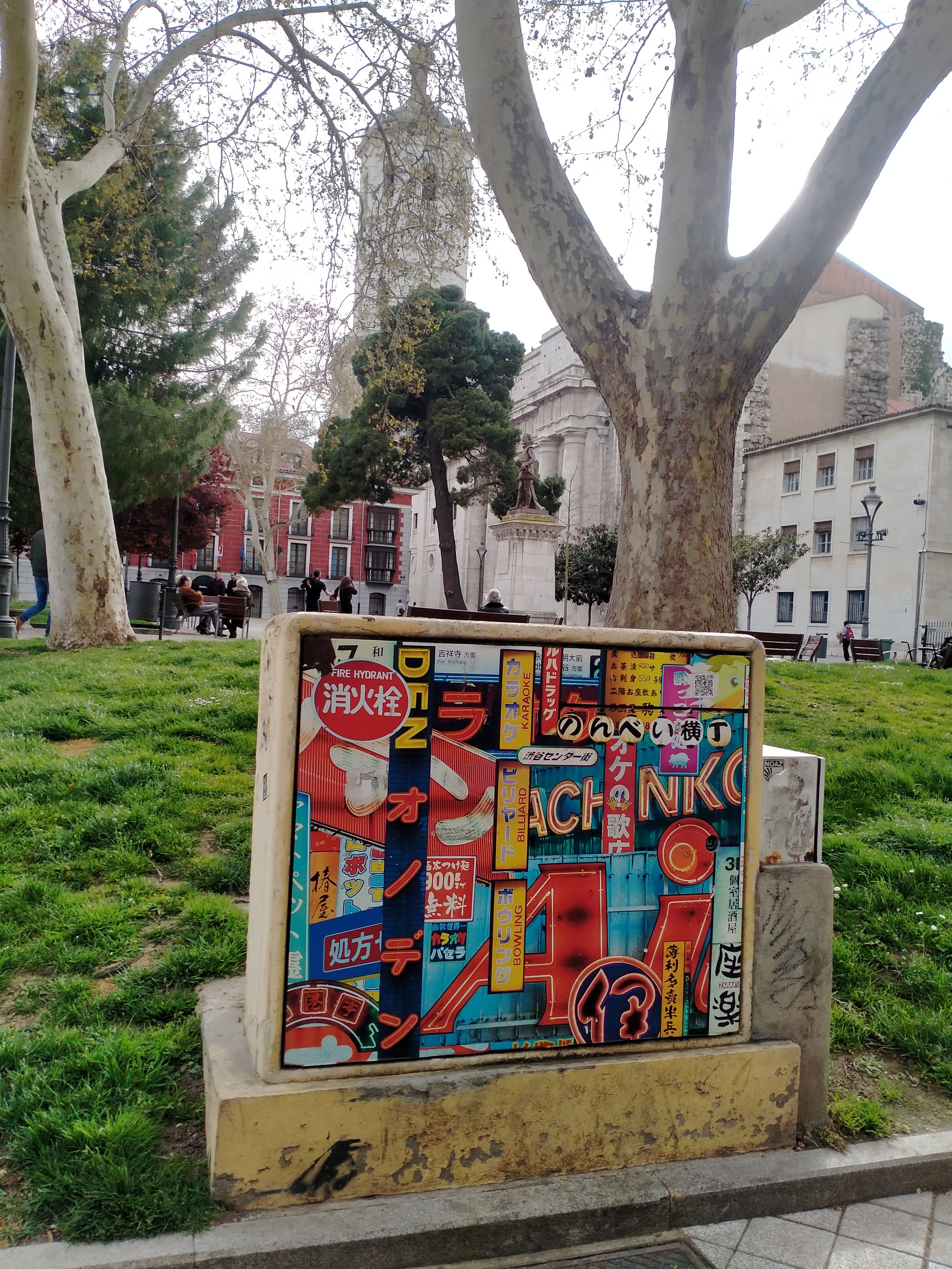 'Tokyo nights', de Víctor Alonso, en la plaza de la Universidad.