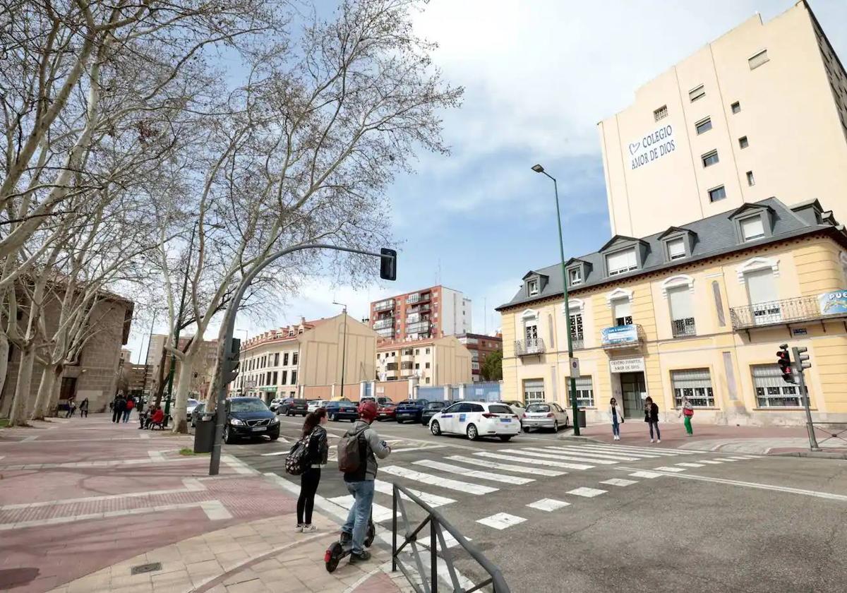 Calle Chancillería junto al colegio Amor de Dios.