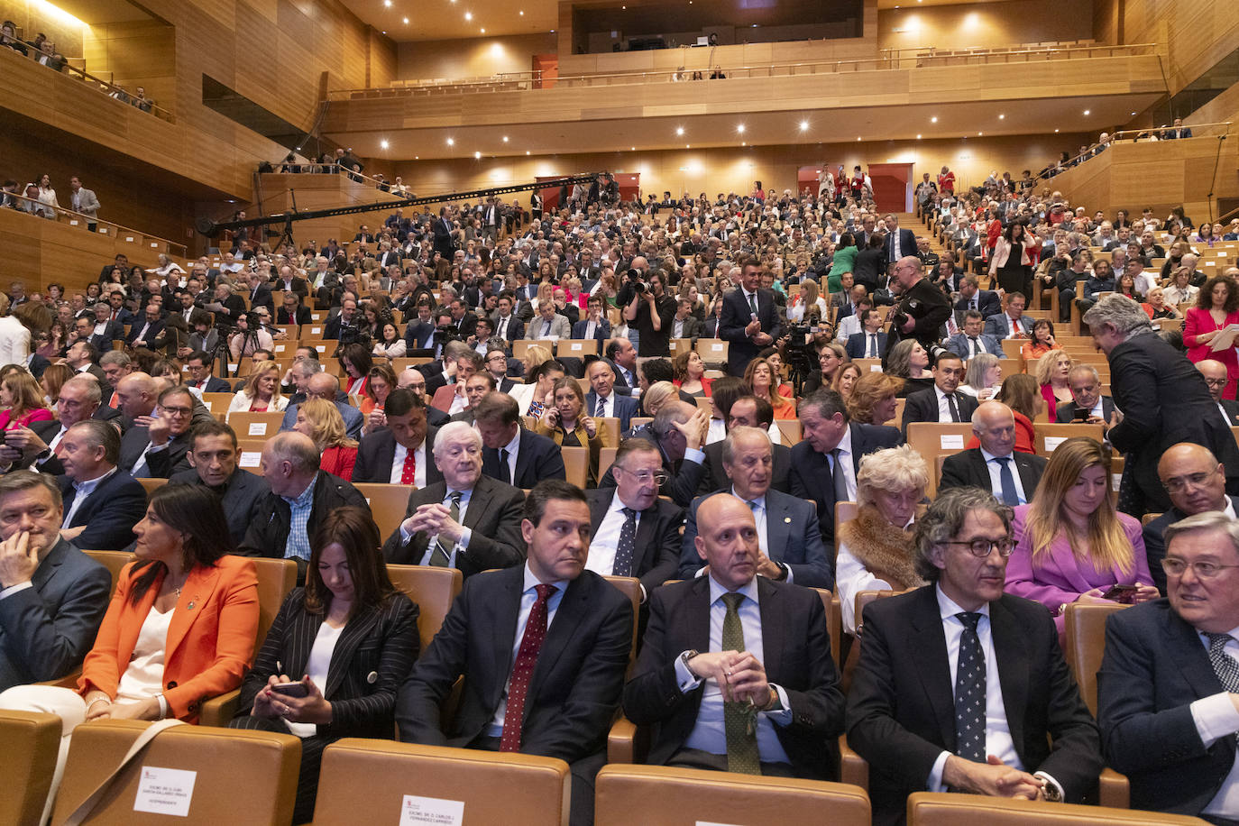 Asistentes de los Premios Castilla y León en el auditorio Miguel Delibes.