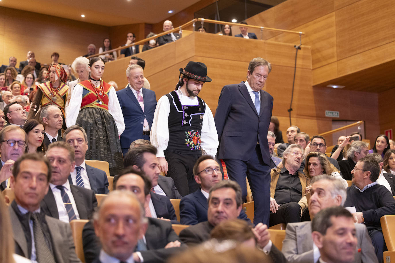 Actuación musical con instrumentos tradicionales durante los premios