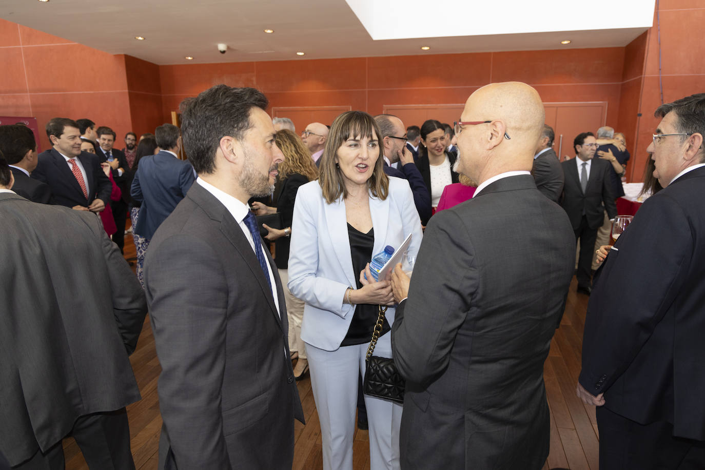 Diego Moreno y Yolanda Sacristán, procuradores del Grupo Socialista de las Cortes junto a Luis Fuentes, expresidente de las Cortes y actual delegado autonómico para el Corredor Atlántico.