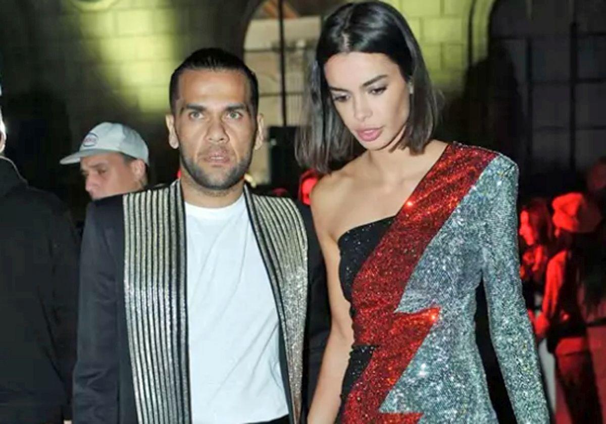 Dani Alves con Joana Sanz, en una imagen de archivo.