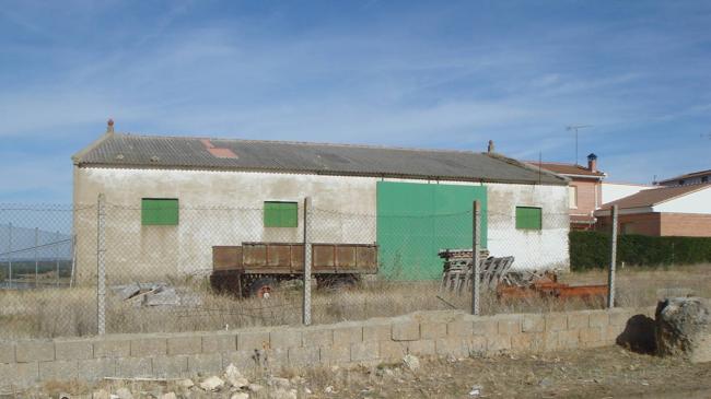 Imagen antes - De almacén agrícola a vivienda de una familia: «Cuando vienen amigos se sorprenden»