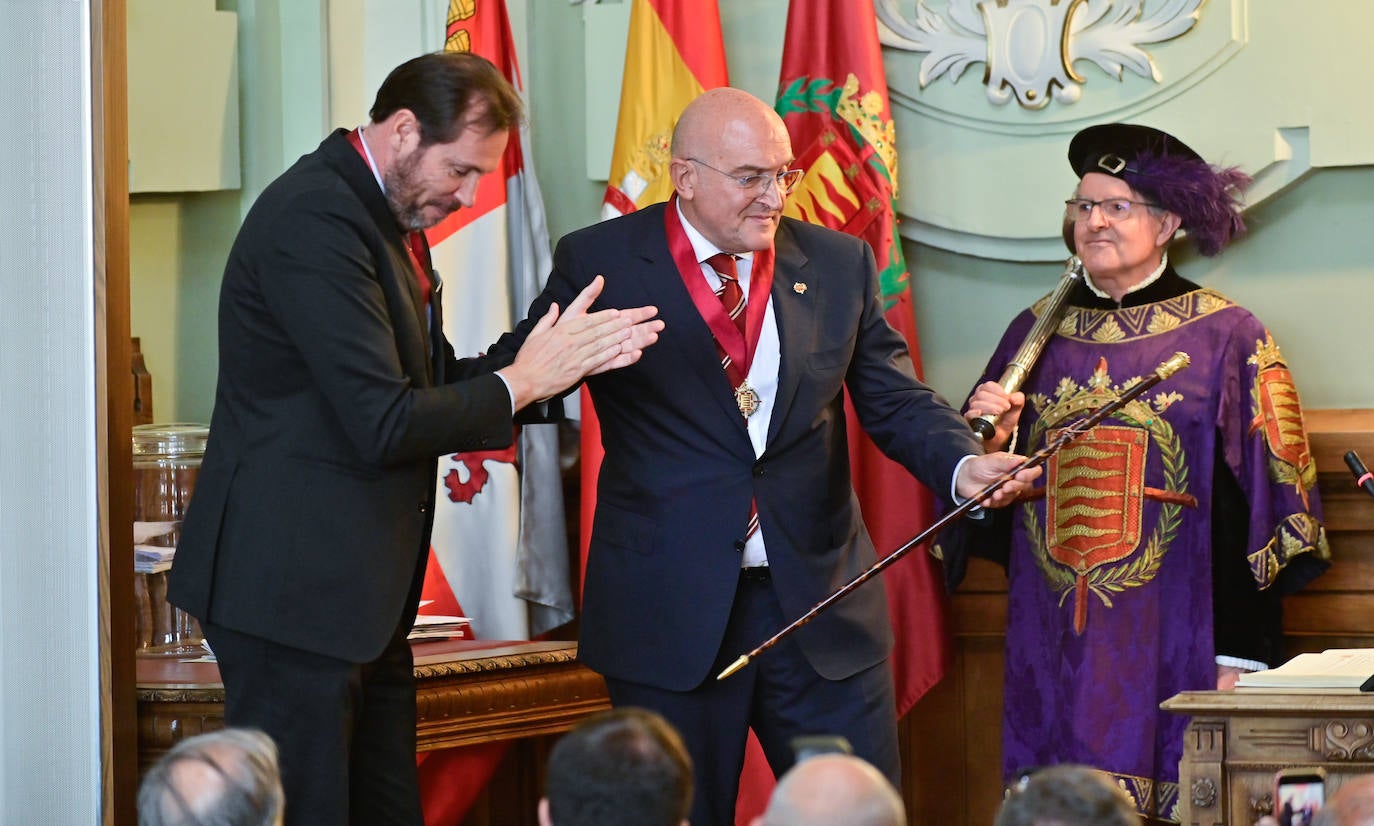 Losé Luis Ortega, junto a Óscar Puente y Jesús Julio Carnero, el 16 de junio de 2023.