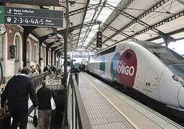 Un tren de Ouigo, en el tren de Valladolid Campo Grande.