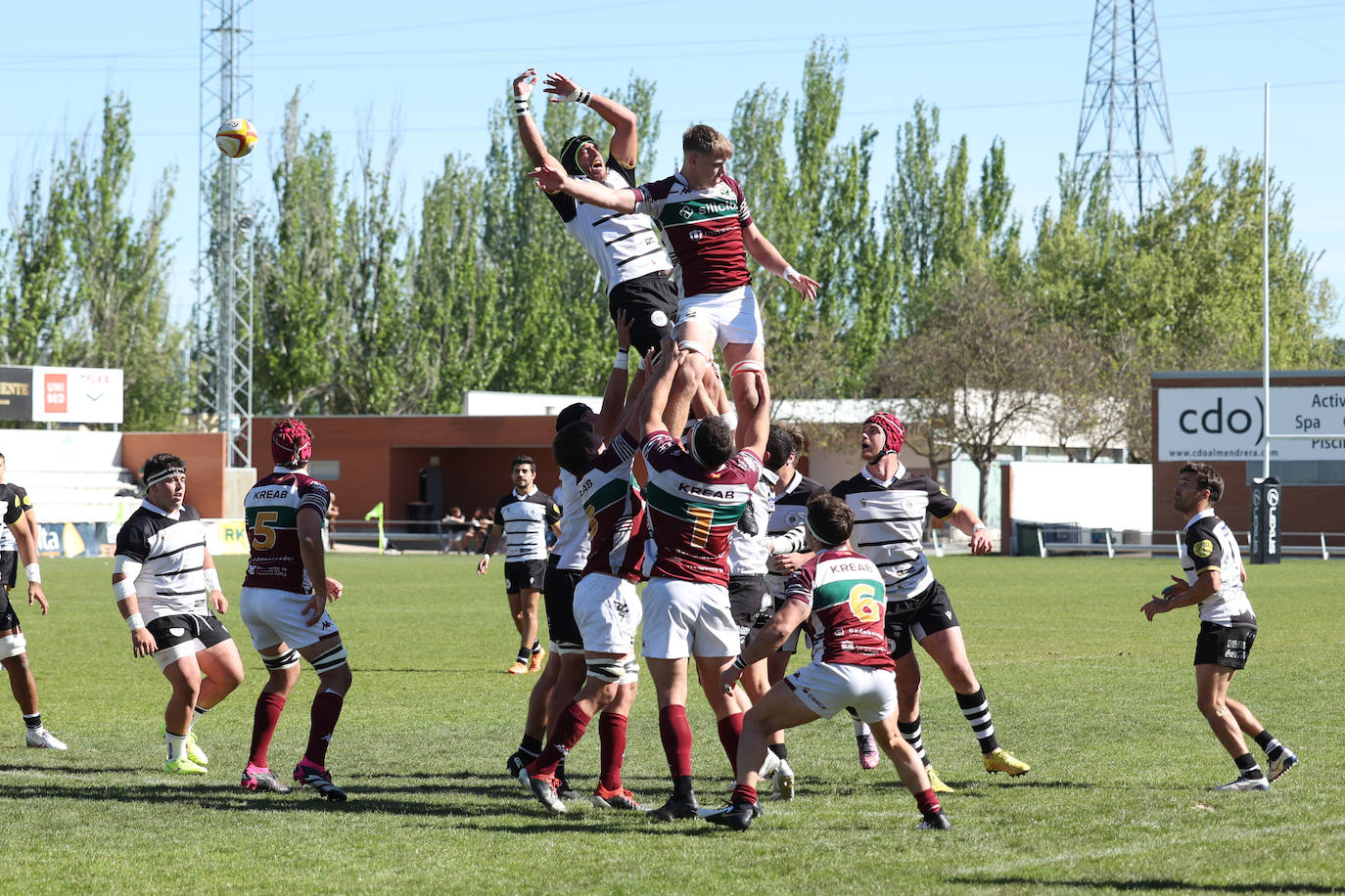 El partido de rugby entre El Salvador y el Alcobendas, en imágenes