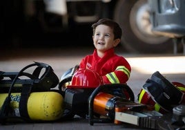 Darío con los bomberos de León.