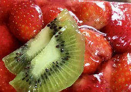 Áspic de fresas con kiwi