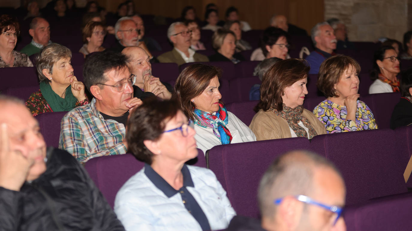 Gamoneda realza con su poesía el Día del Libro en Paredes