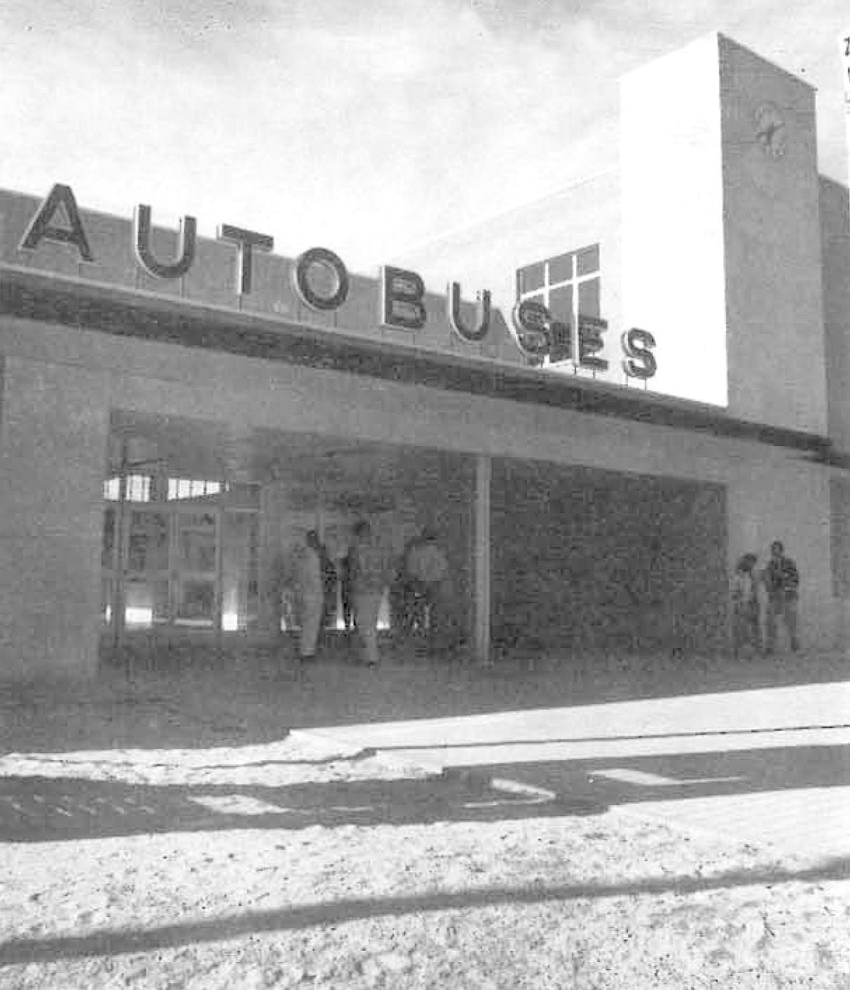 Exterior de la estación de autobuses en 1972