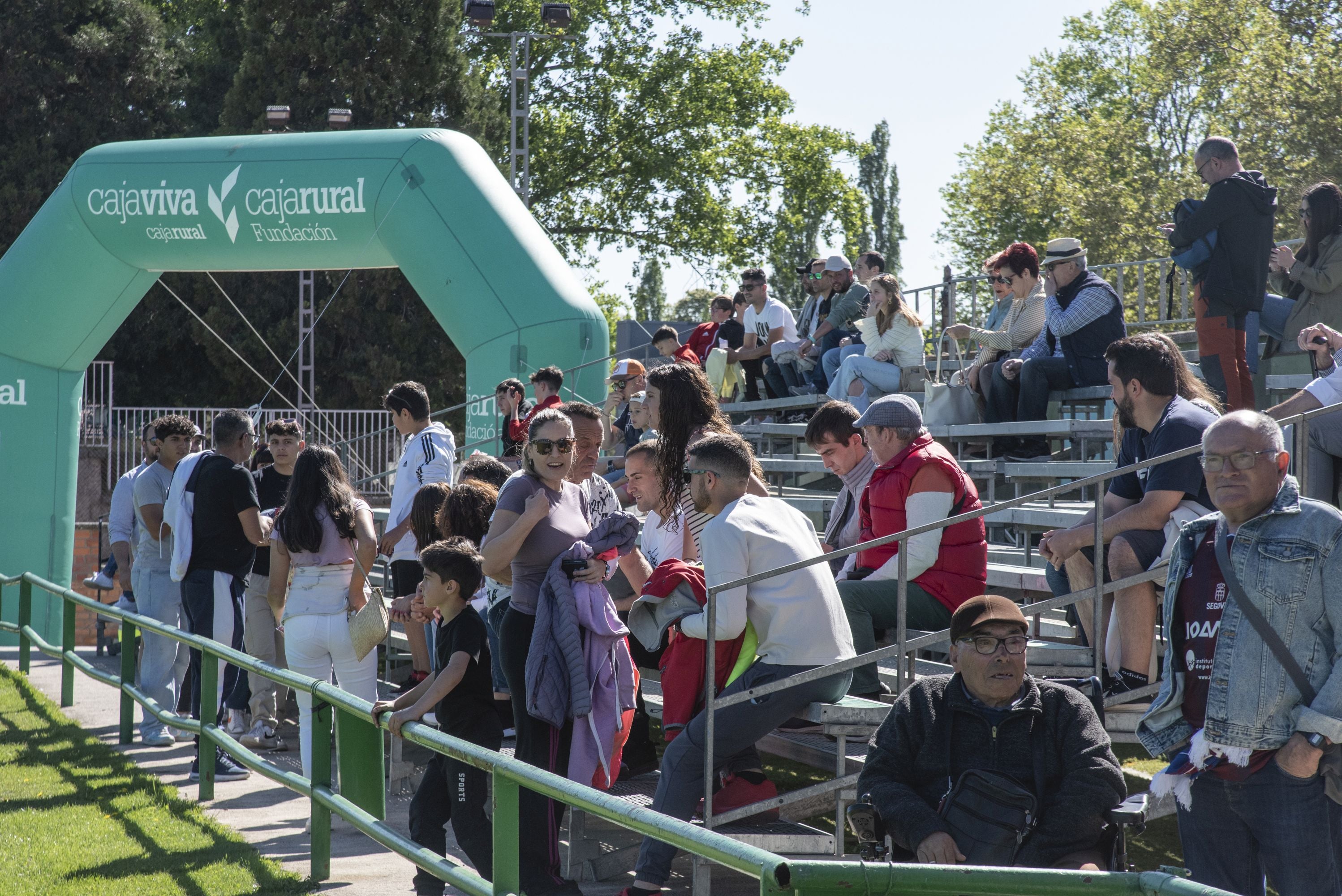 Búscate en las gradas de La Albuera