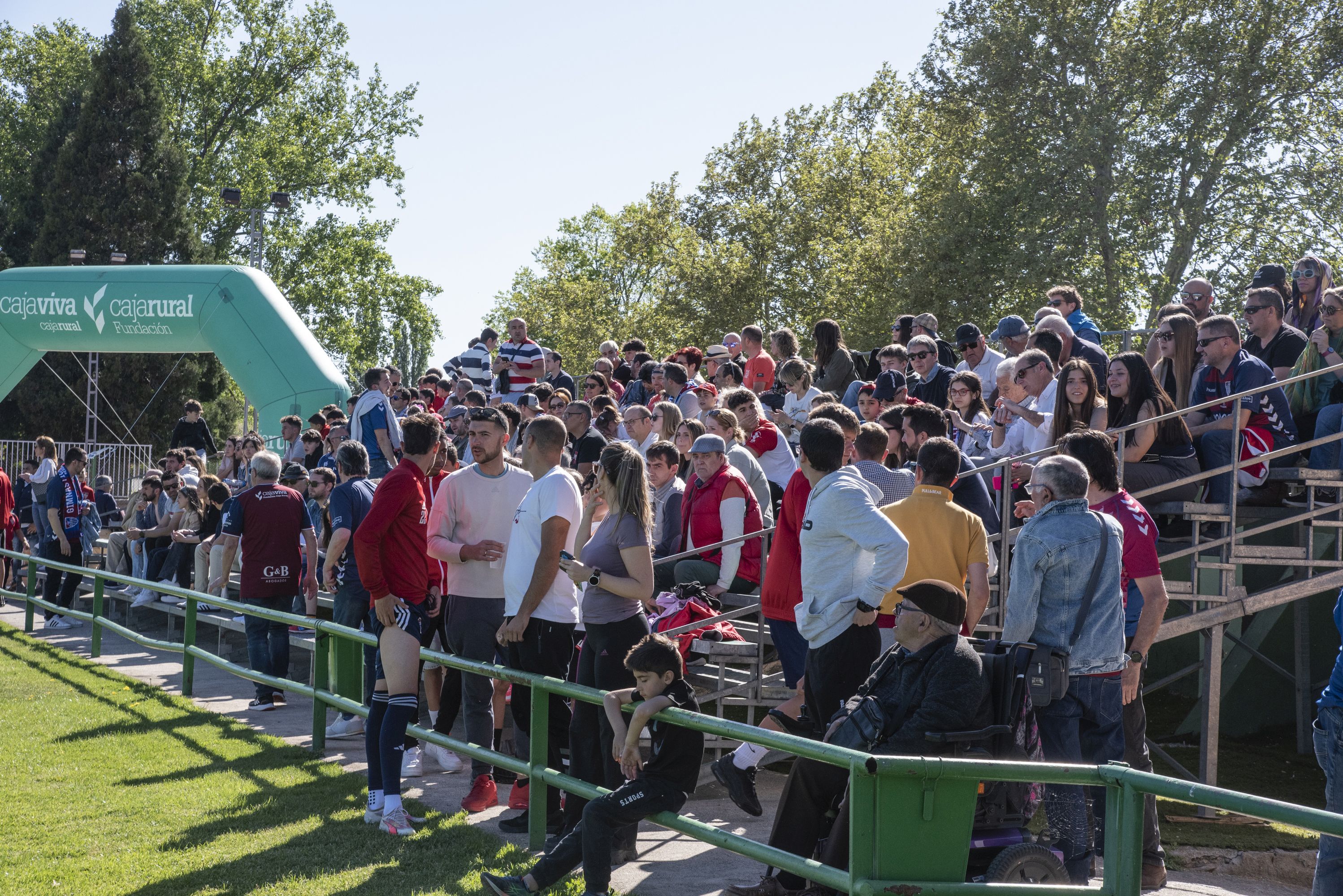 Búscate en las gradas de La Albuera